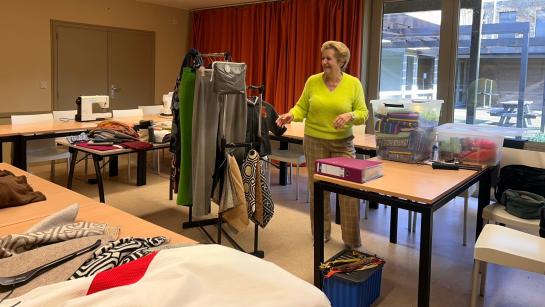 Uitleg tijdens de les snit en naad in het LDC